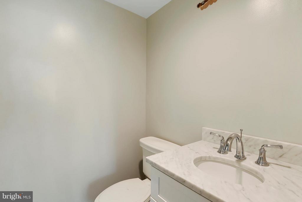 6621 WAKEFIELD DRIVE Unit: 302