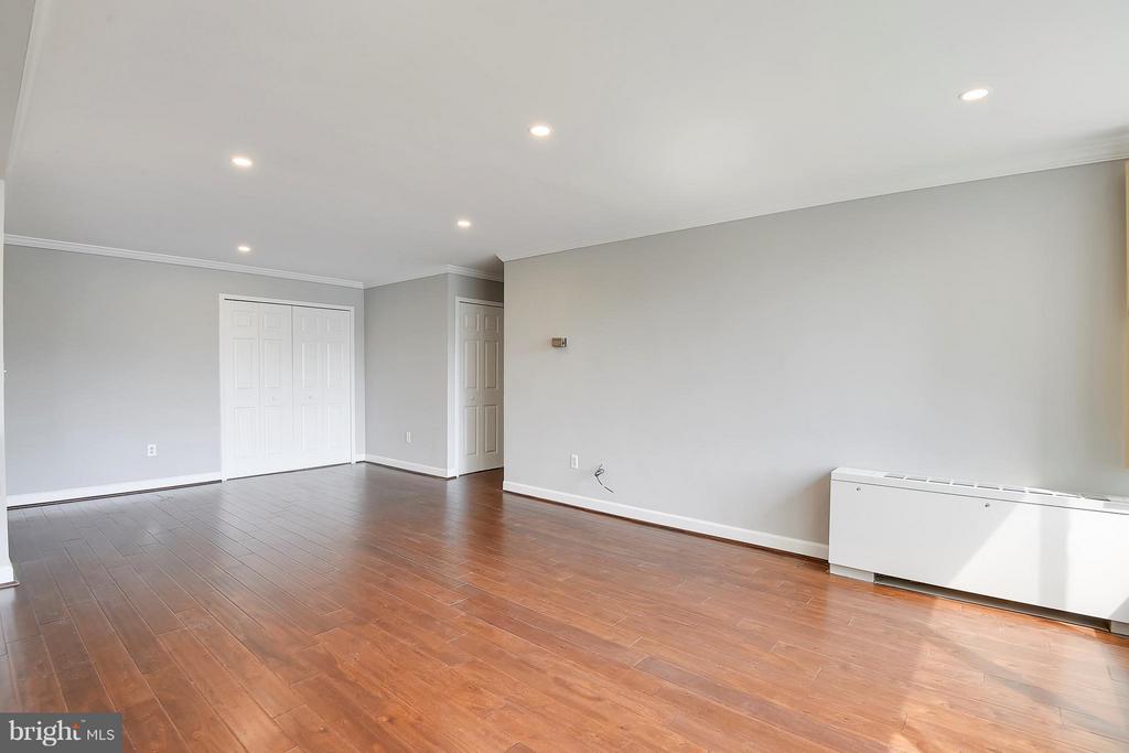 6621 WAKEFIELD DRIVE Unit: 302