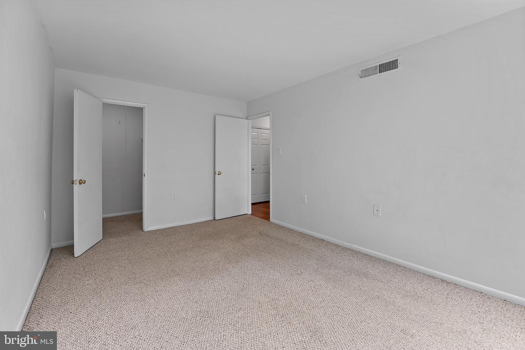 4420 BRIARWOOD COURT N Unit: 25
