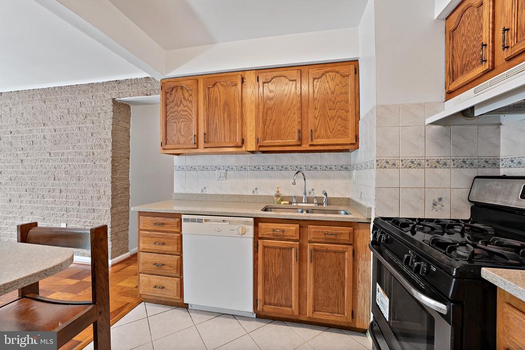 4420 BRIARWOOD COURT N Unit: 25