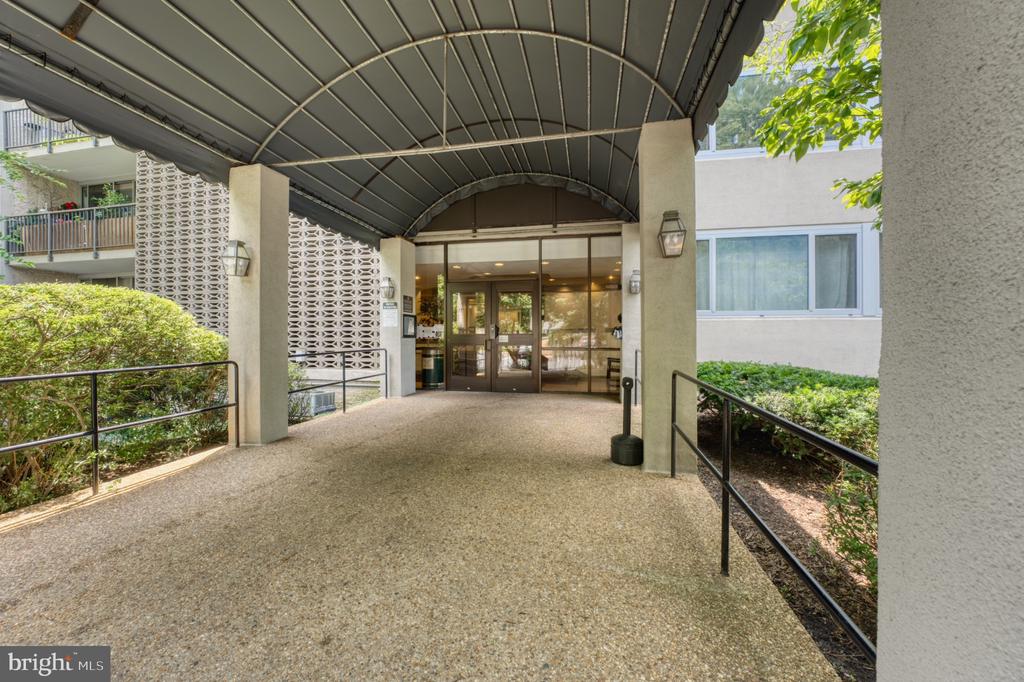 4420 BRIARWOOD COURT N Unit: 25