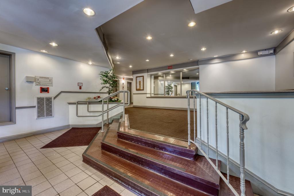 4420 BRIARWOOD COURT N Unit: 25