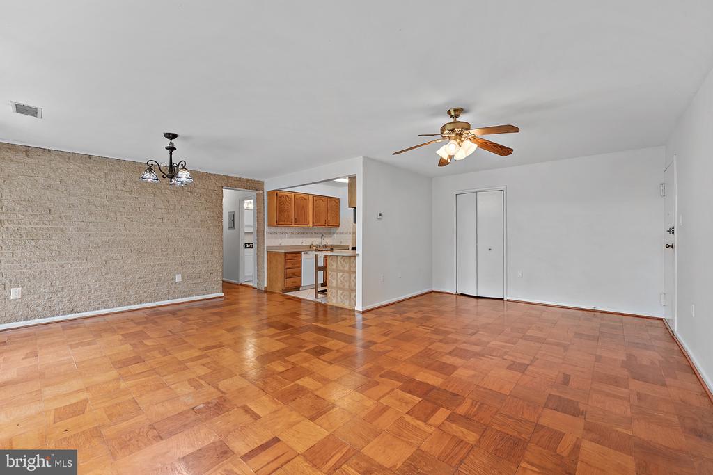 4420 BRIARWOOD COURT N Unit: 25