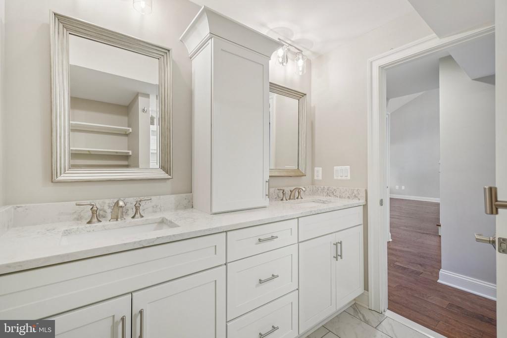 4339 STREAM BED WAY