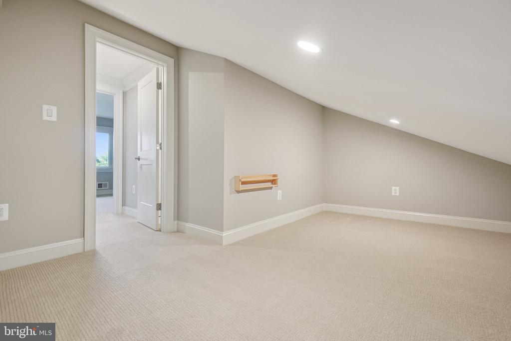 4339 STREAM BED WAY