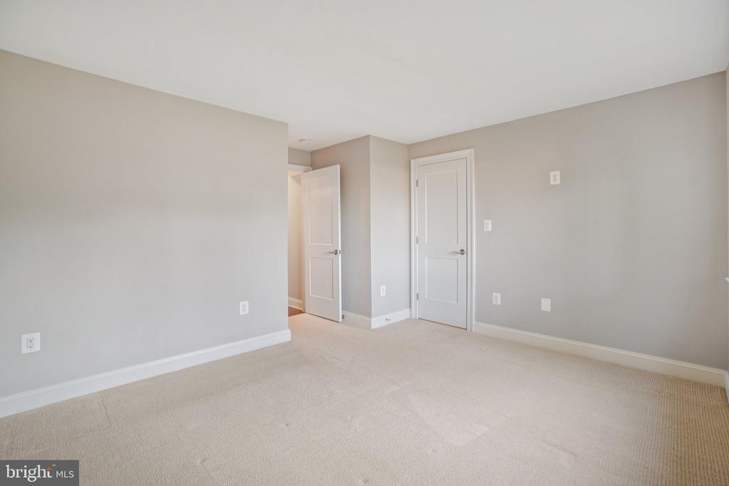 4339 STREAM BED WAY
