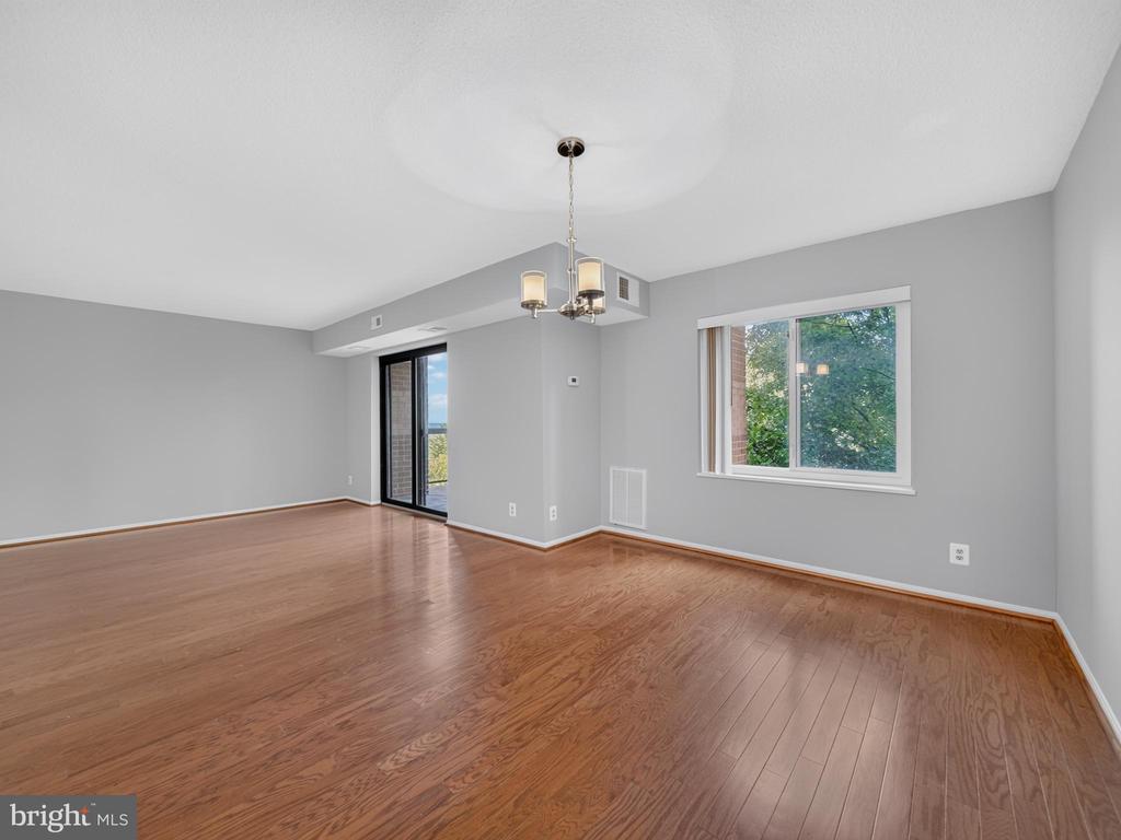 8350 GREENSBORO DRIVE Unit: 422