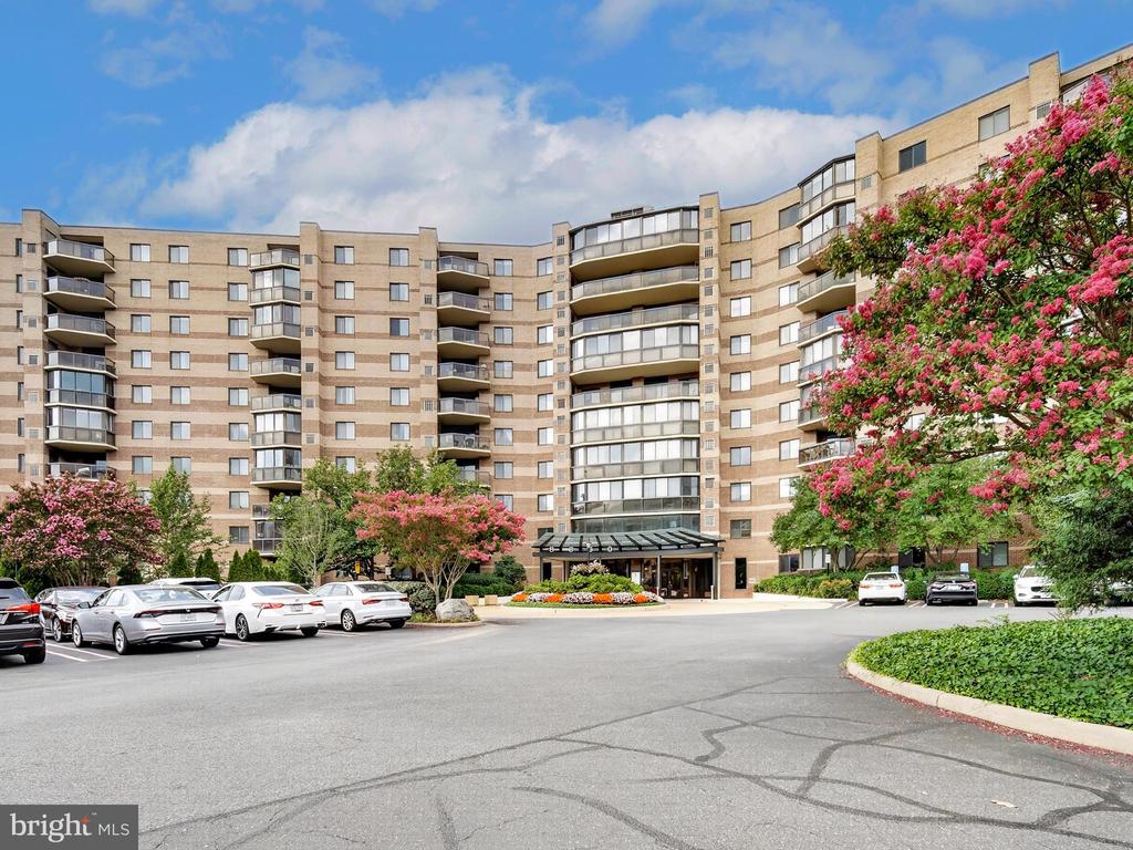 8350 GREENSBORO DRIVE Unit: 422