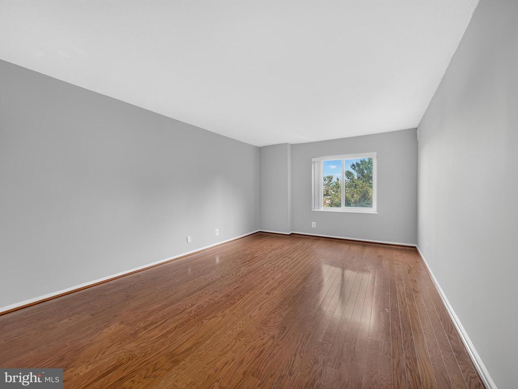 8350 GREENSBORO DRIVE Unit: 422