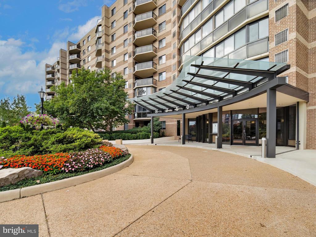 8350 GREENSBORO DRIVE Unit: 422