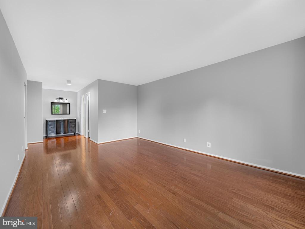 8350 GREENSBORO DRIVE Unit: 422