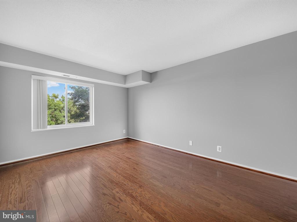 8350 GREENSBORO DRIVE Unit: 422