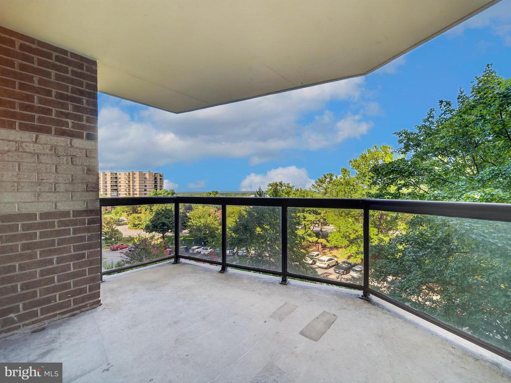8350 GREENSBORO DRIVE Unit: 422
