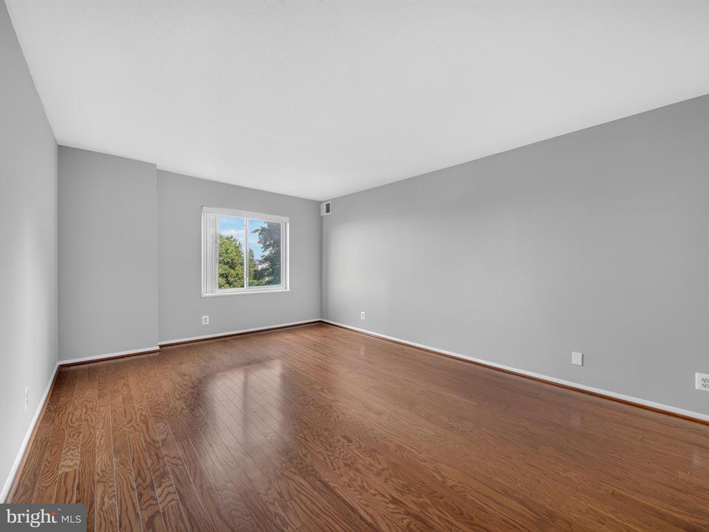 8350 GREENSBORO DRIVE Unit: 422