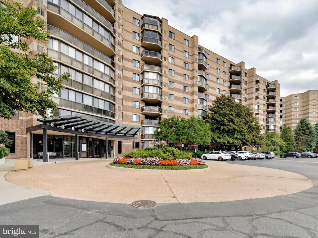 8350 GREENSBORO DRIVE Unit: 422