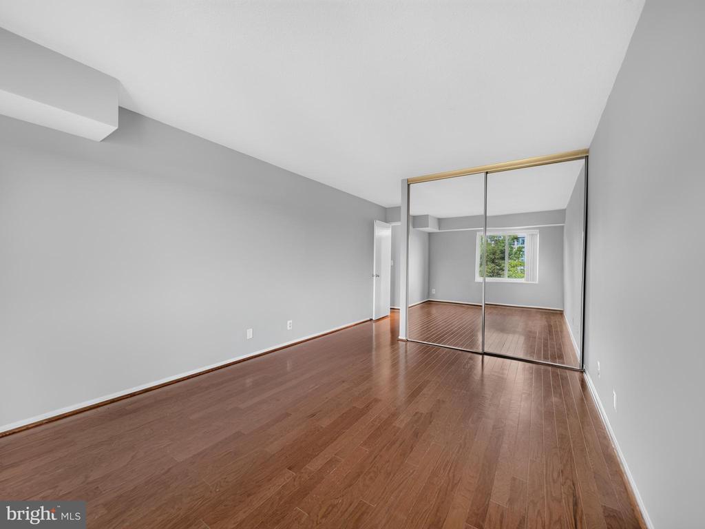 8350 GREENSBORO DRIVE Unit: 422