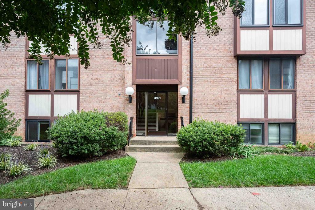 3101 BUCCANEER COURT Unit: 1
