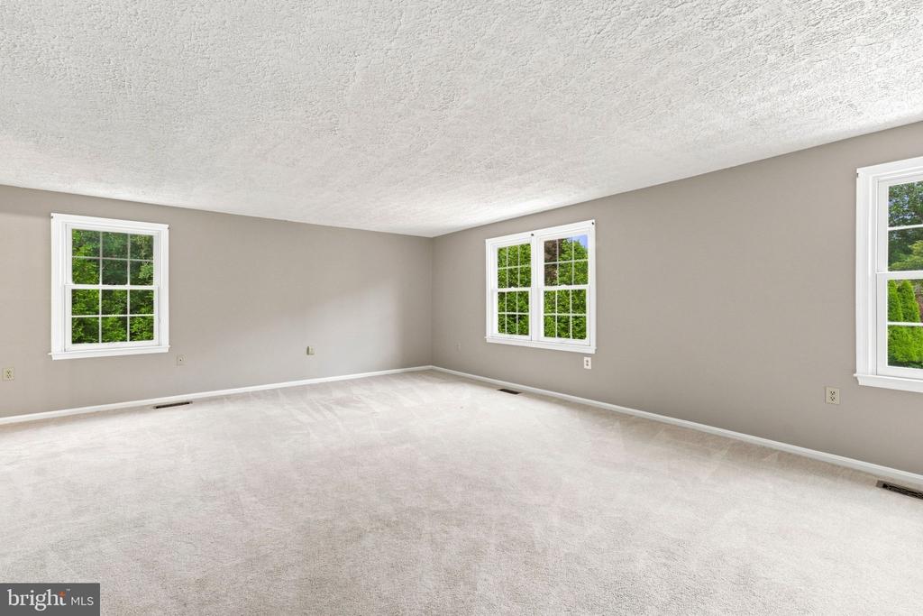 6102 QUEENS BRIGADE COURT