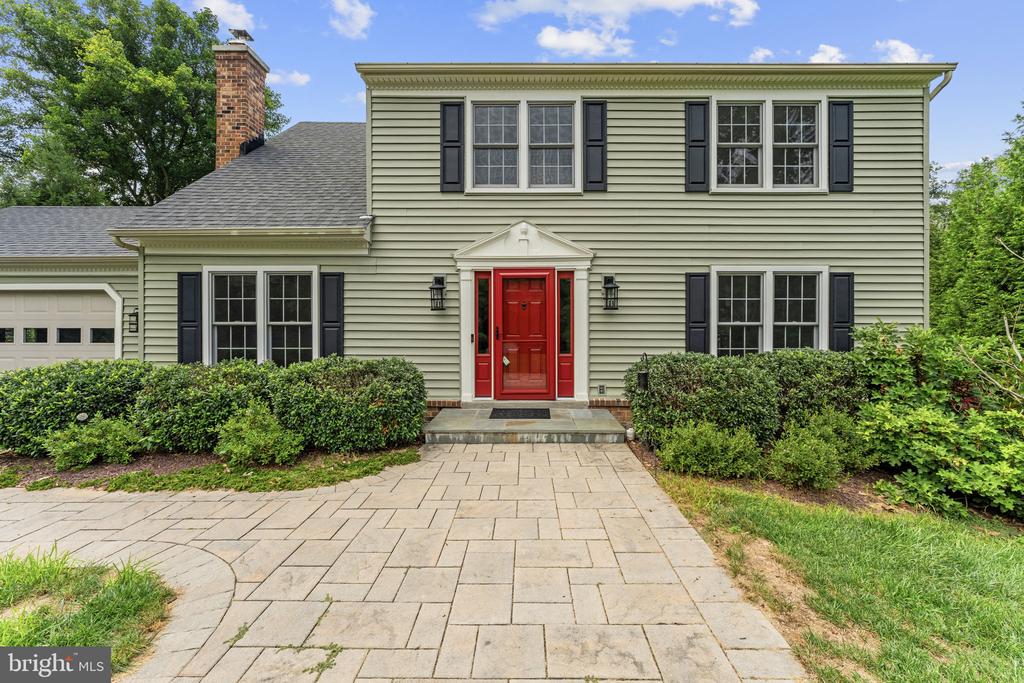 6102 QUEENS BRIGADE COURT