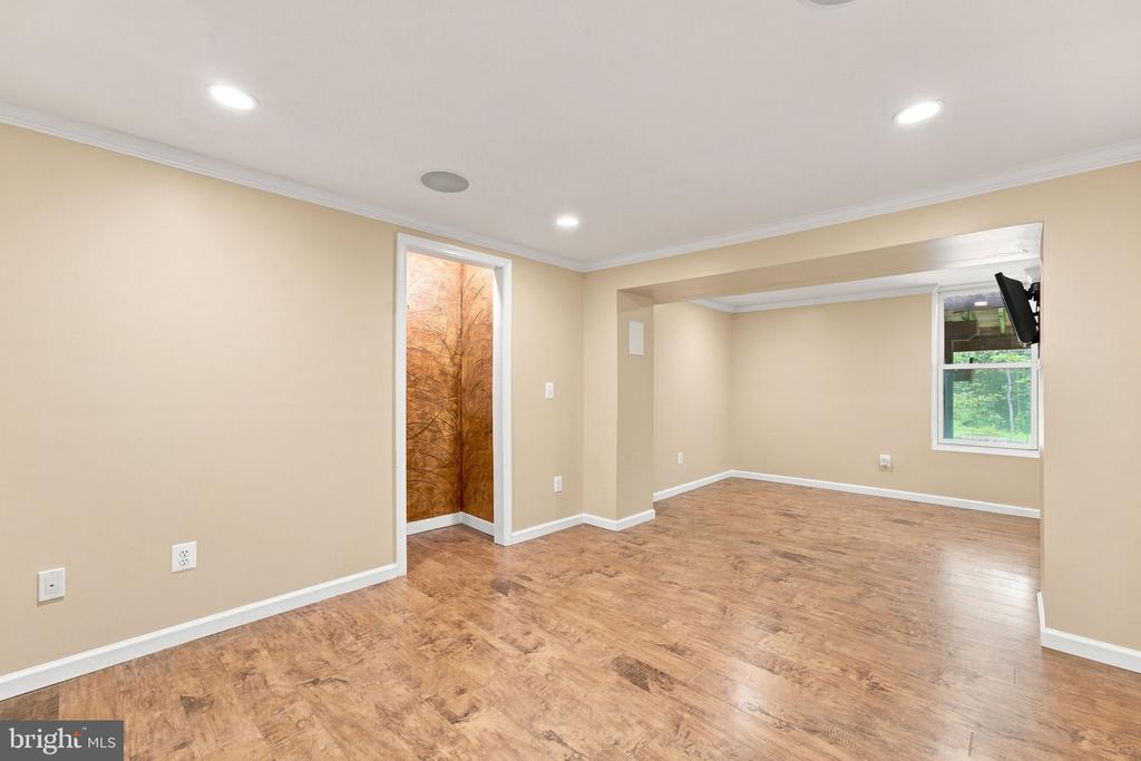 6102 QUEENS BRIGADE COURT
