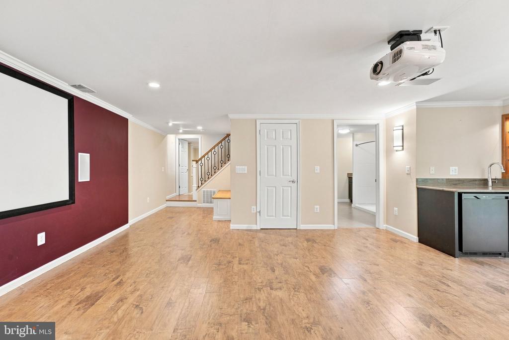 6102 QUEENS BRIGADE COURT