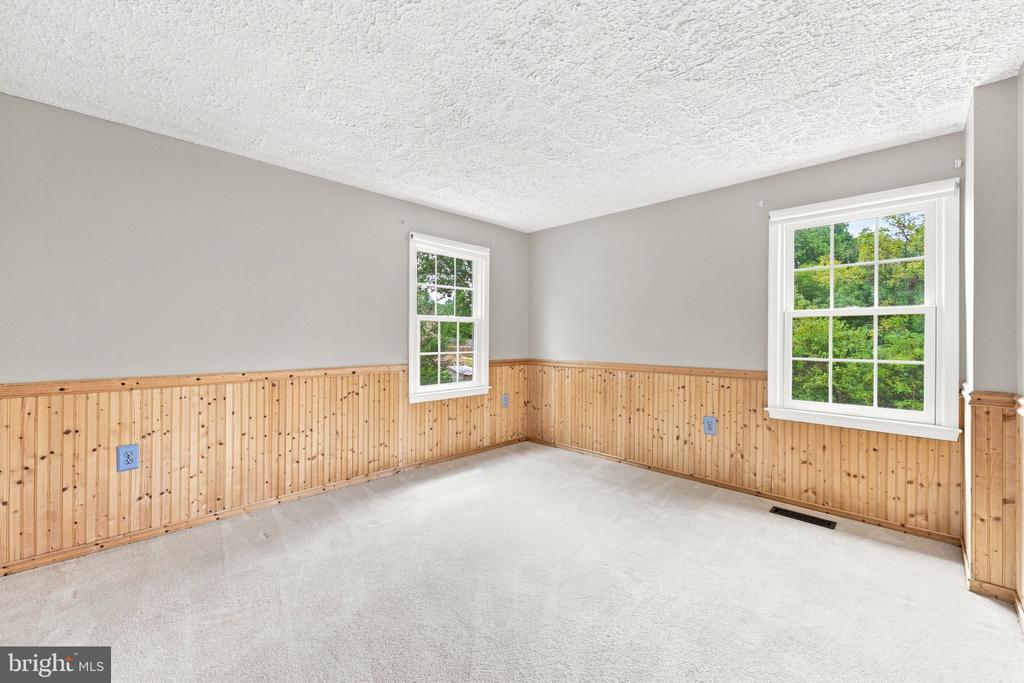 6102 QUEENS BRIGADE COURT