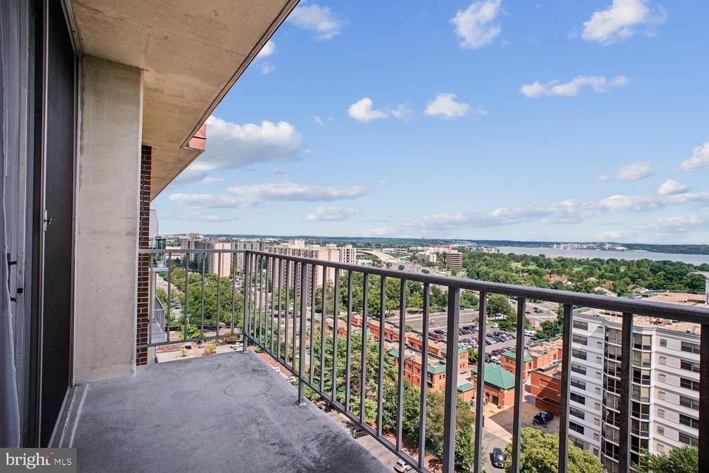 2059 HUNTINGTON AVENUE Unit: 1607