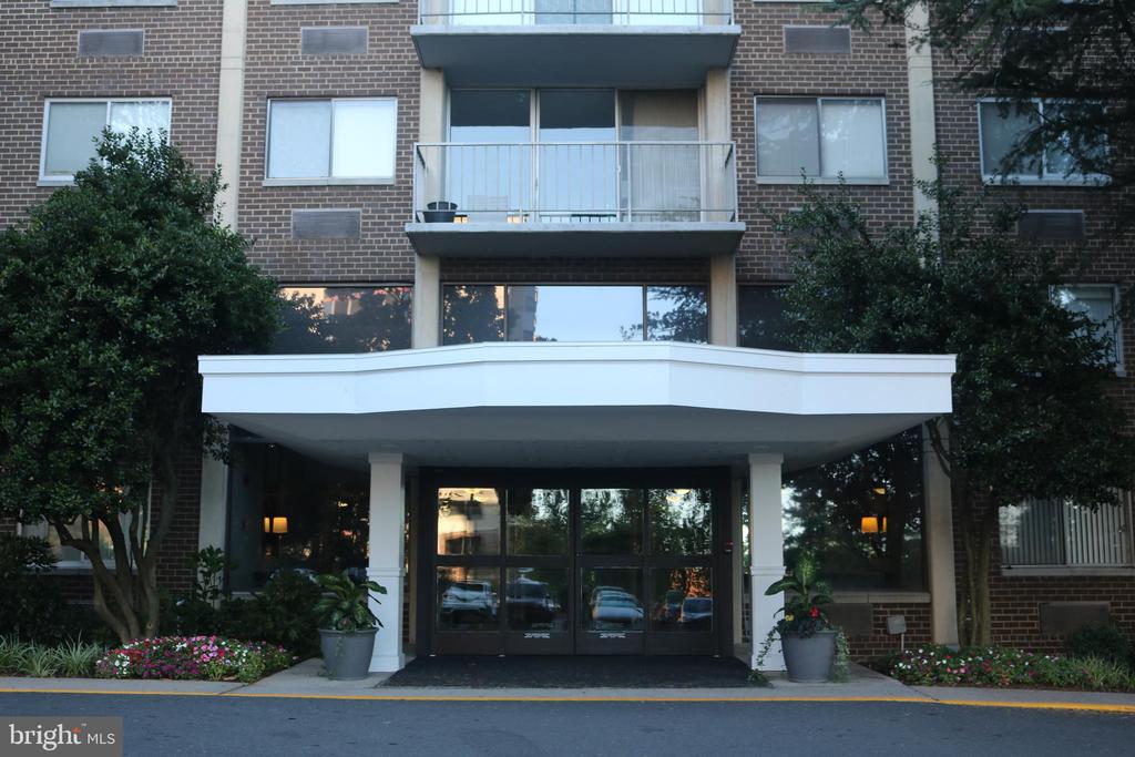 2059 HUNTINGTON AVENUE Unit: 1607