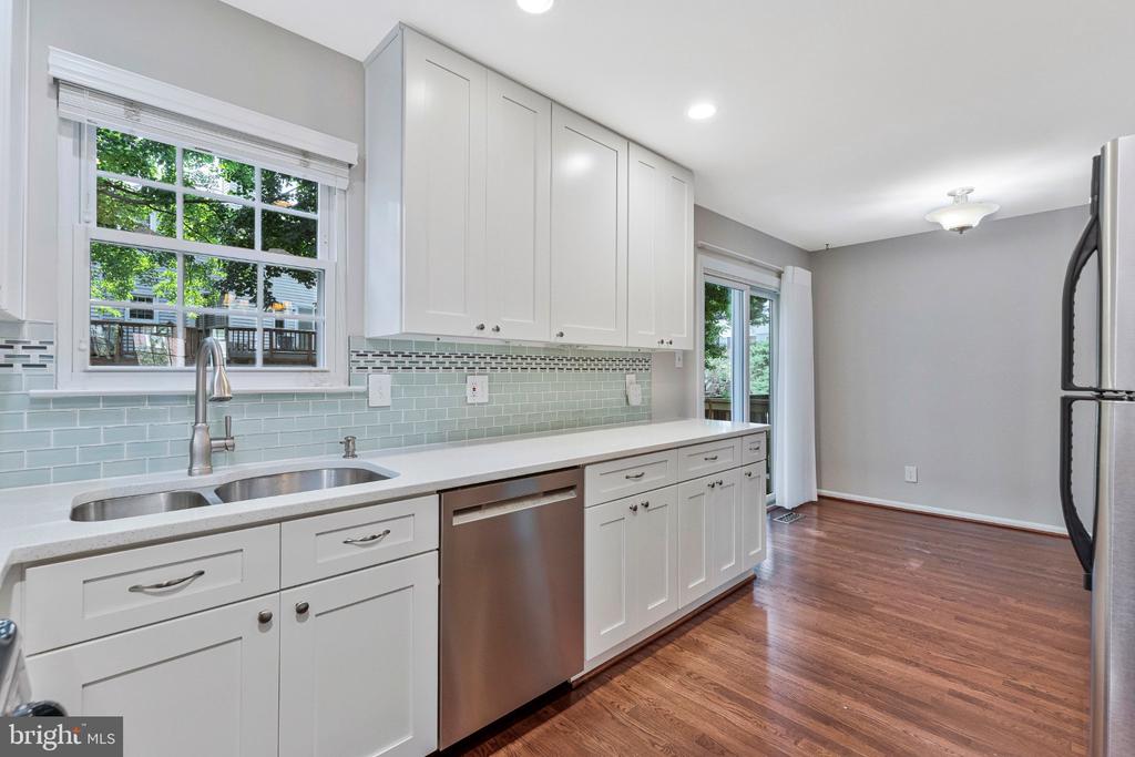 4284 SLEEPY LAKE DRIVE