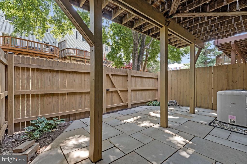 4284 SLEEPY LAKE DRIVE