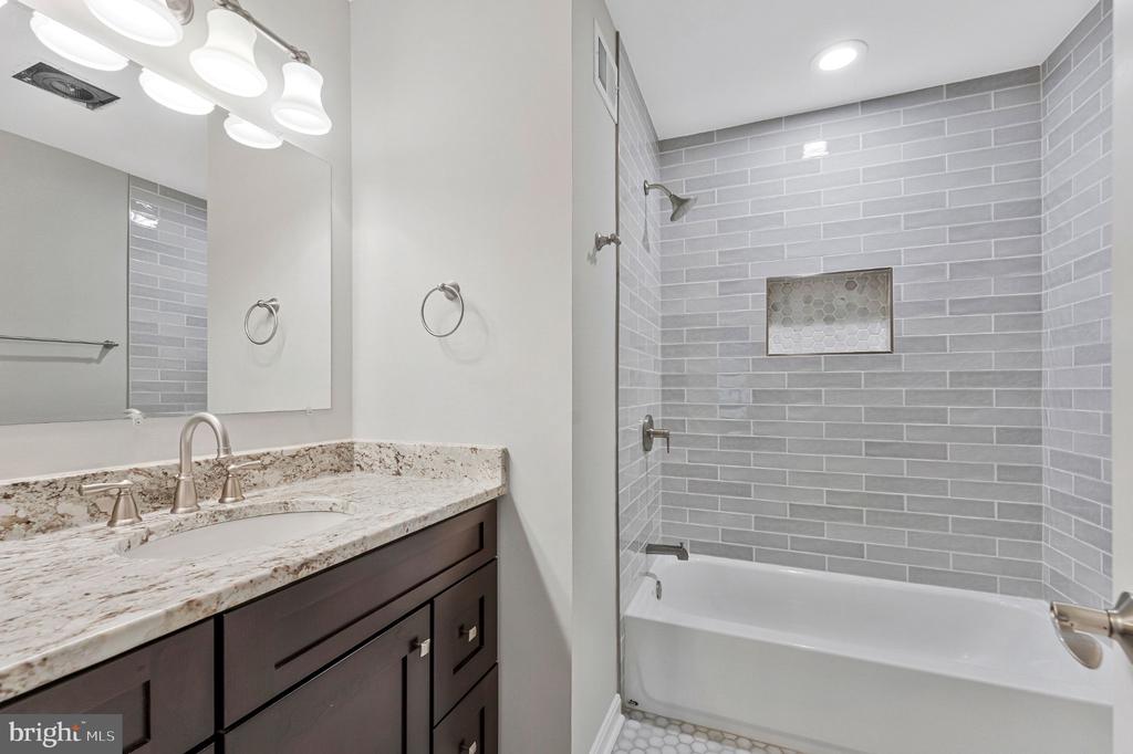 4284 SLEEPY LAKE DRIVE