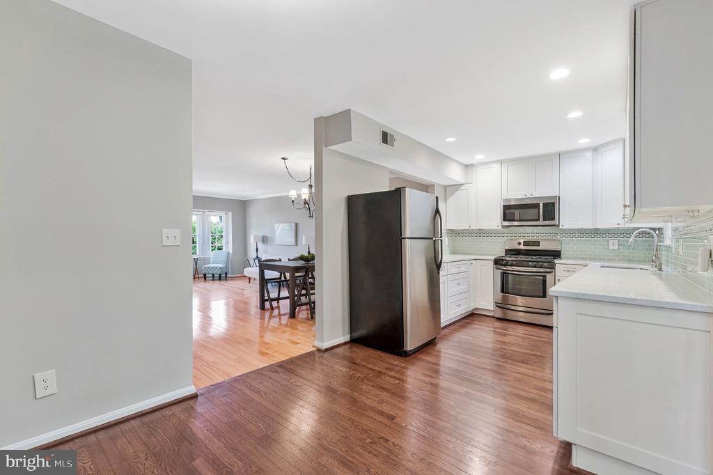 4284 SLEEPY LAKE DRIVE