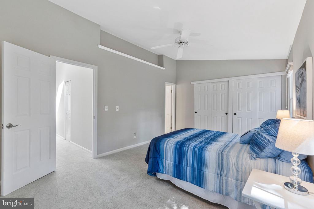 4284 SLEEPY LAKE DRIVE