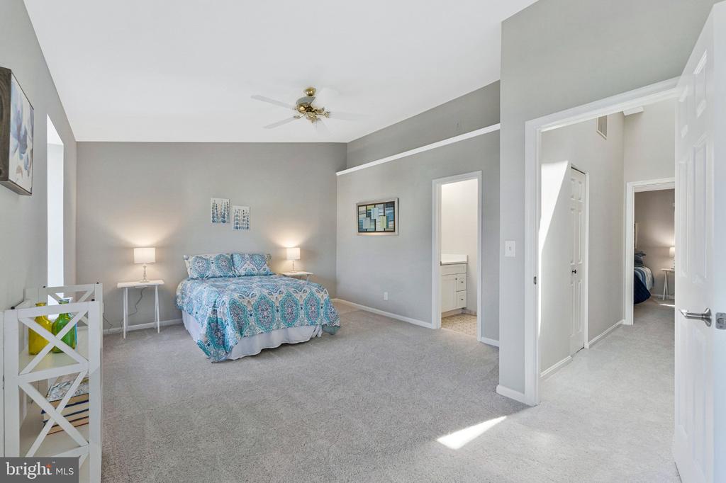 4284 SLEEPY LAKE DRIVE