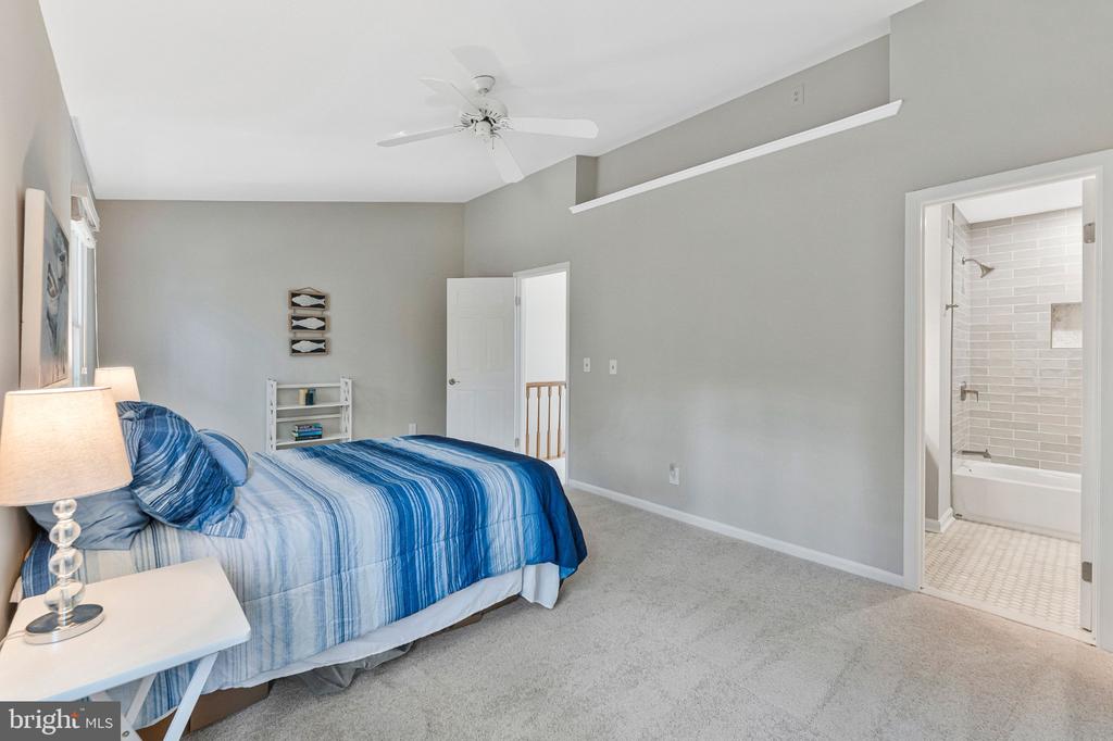 4284 SLEEPY LAKE DRIVE