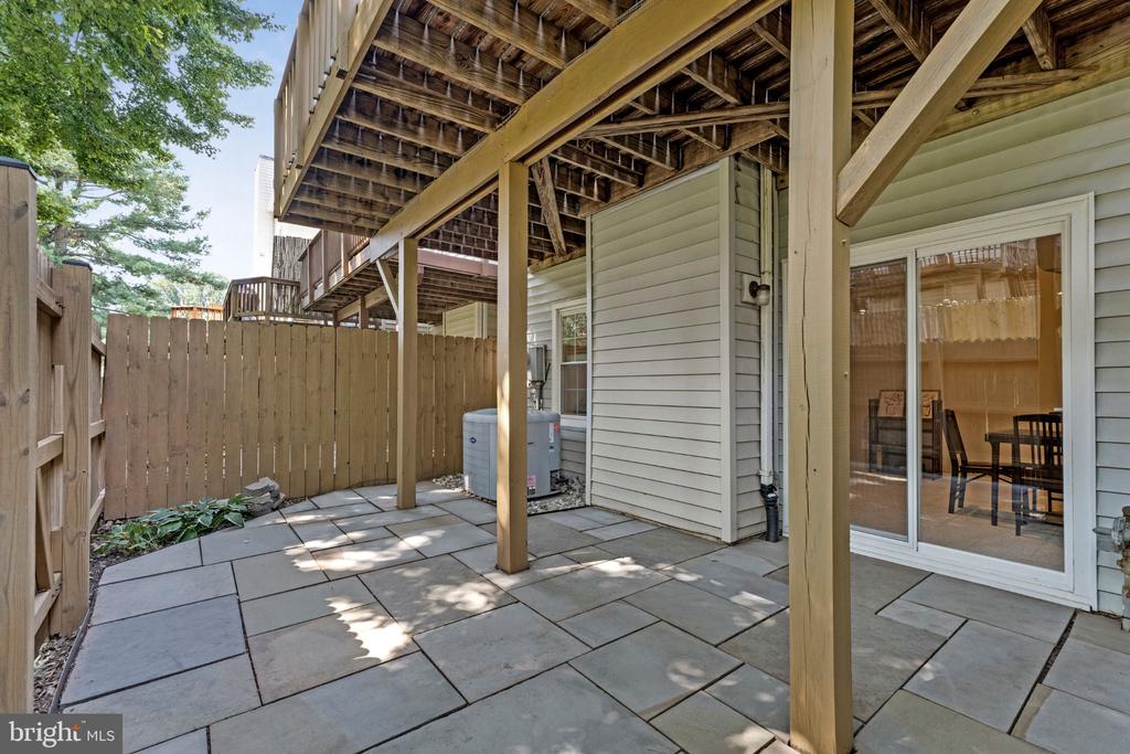 4284 SLEEPY LAKE DRIVE