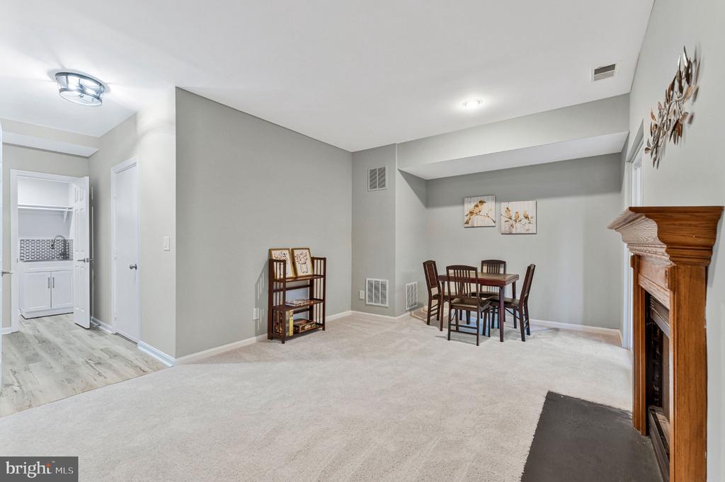 4284 SLEEPY LAKE DRIVE