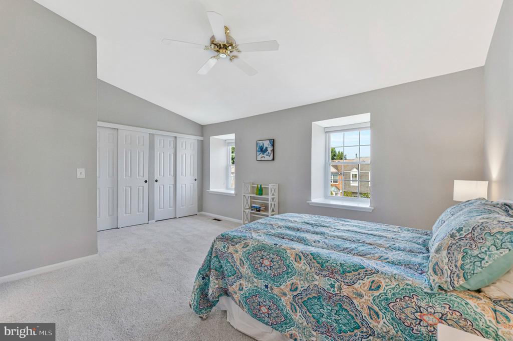 4284 SLEEPY LAKE DRIVE