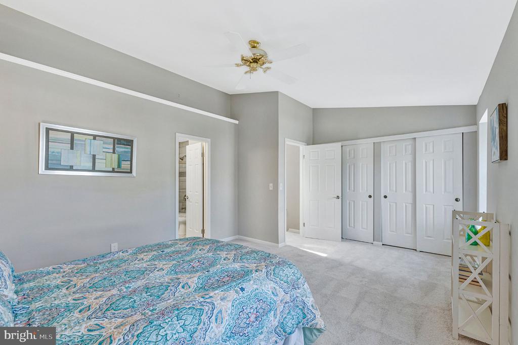 4284 SLEEPY LAKE DRIVE