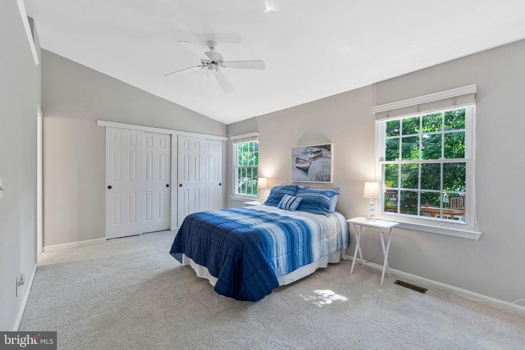 4284 SLEEPY LAKE DRIVE