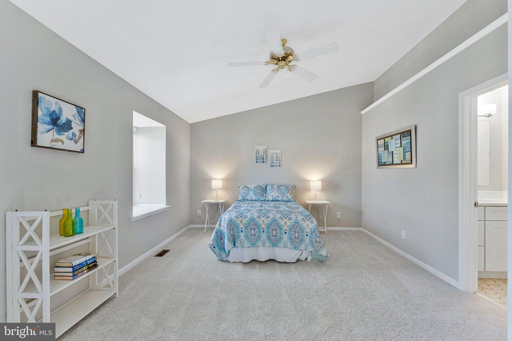 4284 SLEEPY LAKE DRIVE