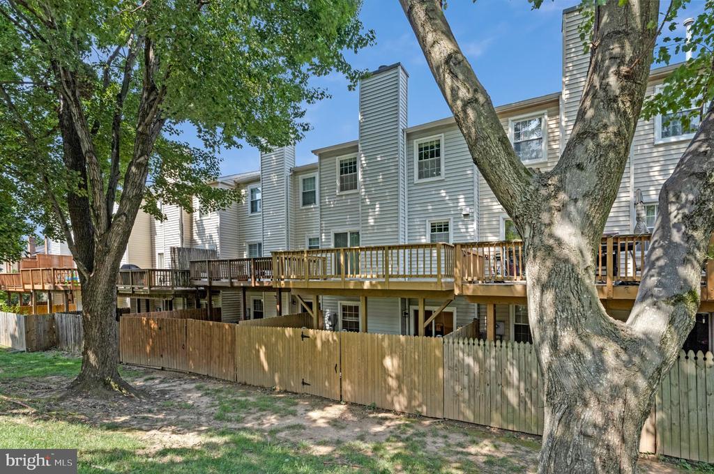 4284 SLEEPY LAKE DRIVE