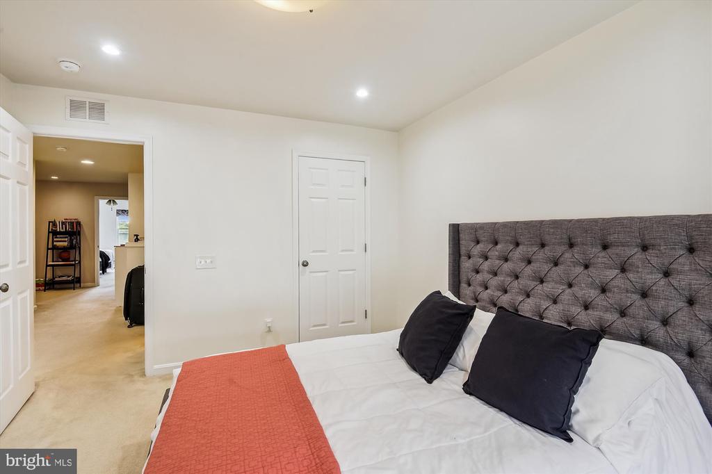 3028 RITTENHOUSE CIRCLE Unit: 40
