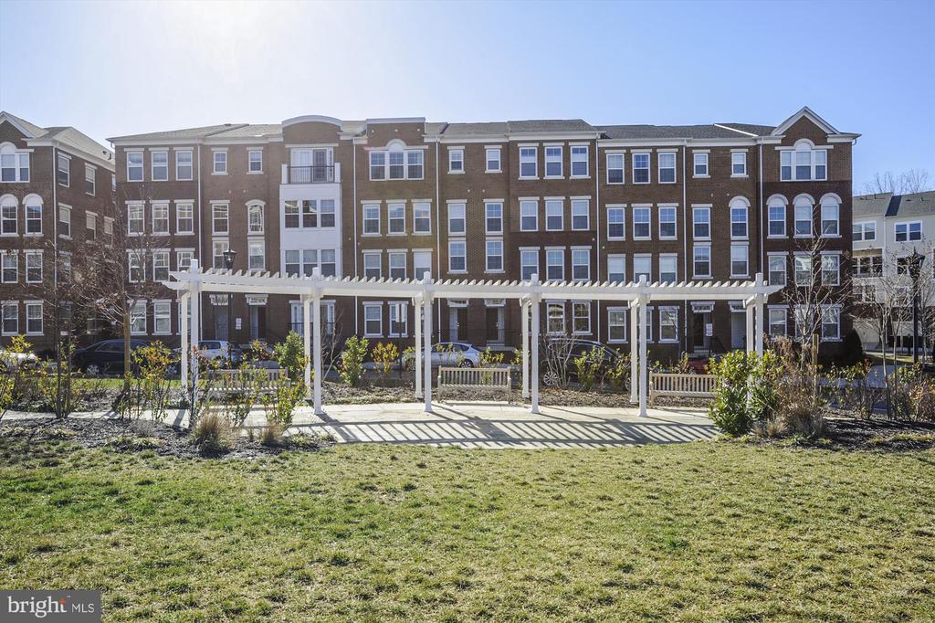 3028 RITTENHOUSE CIRCLE Unit: 40