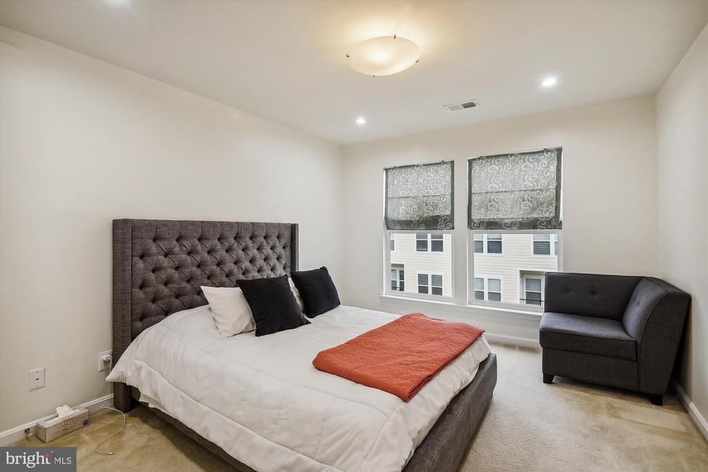 3028 RITTENHOUSE CIRCLE Unit: 40