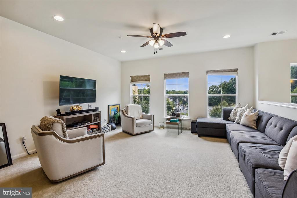 3028 RITTENHOUSE CIRCLE Unit: 40