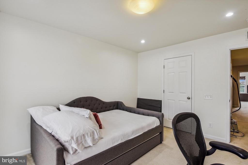 3028 RITTENHOUSE CIRCLE Unit: 40