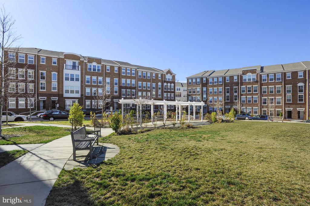 3028 RITTENHOUSE CIRCLE Unit: 40
