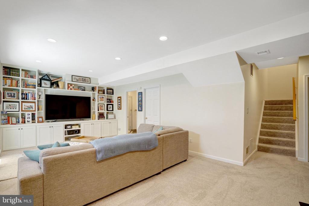 8929 MOUNTAIN ASH DRIVE