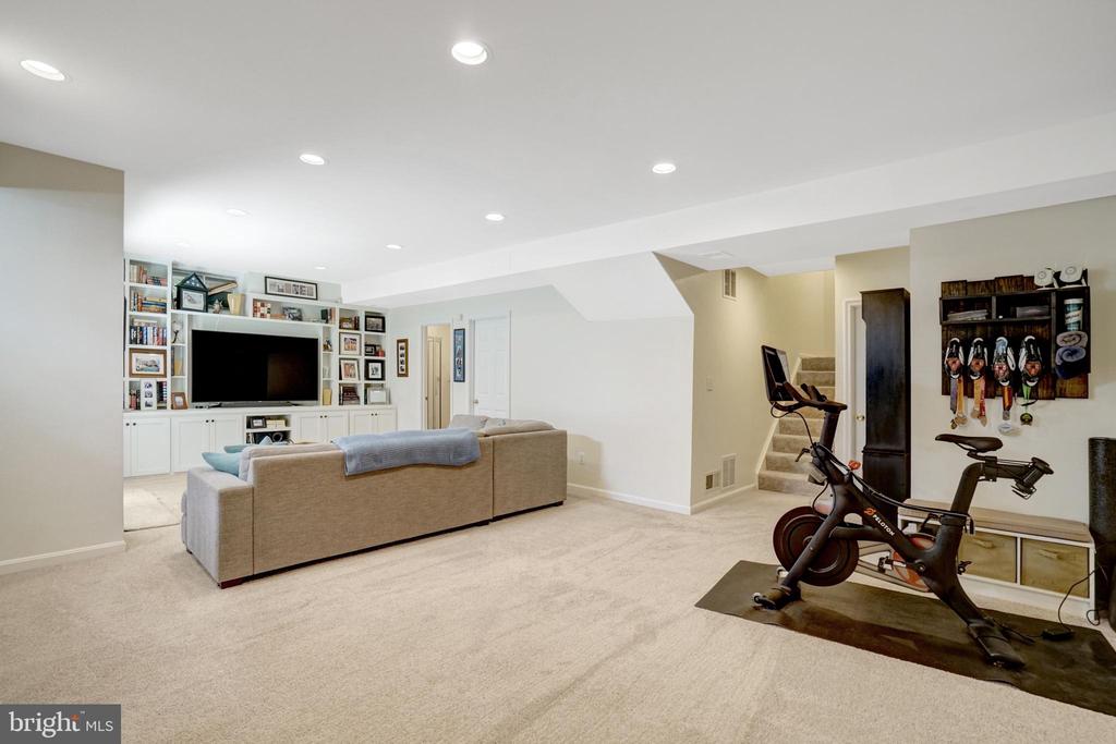 8929 MOUNTAIN ASH DRIVE